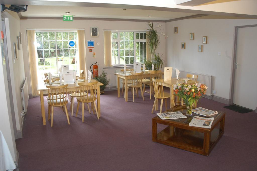 Furnival Lodge Слау Экстерьер фото
